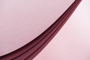 boş ve parlak kağıda kopya alanı ile pembe arka plan üzerinde 