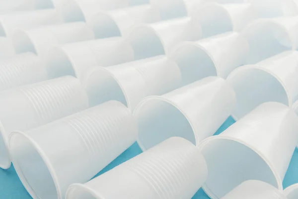 Selective Focus White Plastic Cups Copy Space — Stock Photo, Image