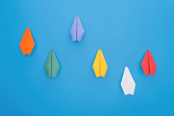 Flat Lay Colorful Paper Planes Blue Surface — Stock Photo, Image