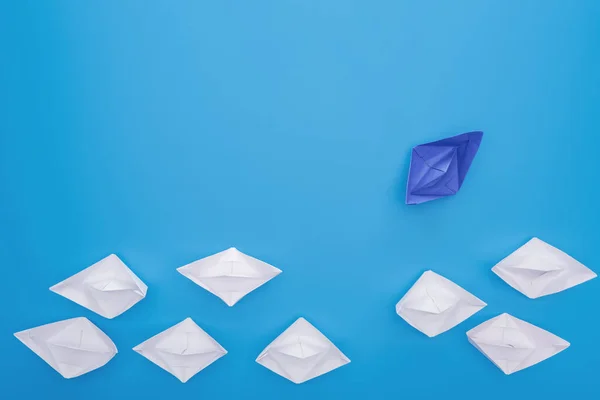 Flat Lay White Blue Paper Boats Blue — Stock Photo, Image