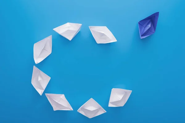 Flat Lay White Blue Paper Boats Blue — Stock Photo, Image