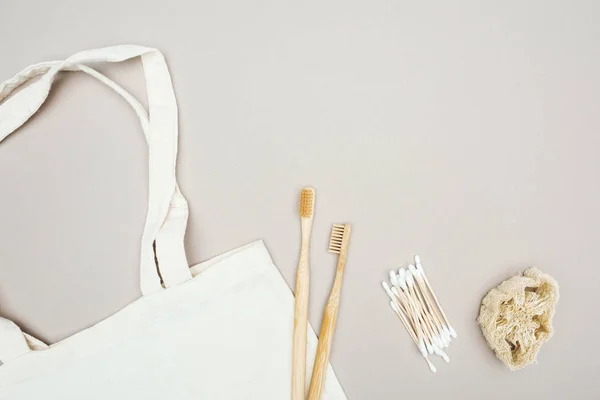 Cepillos Dientes Madera Esponja Orgánica Hisopos Algodón Bolsa Algodón Blanco —  Fotos de Stock