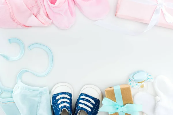 Top View Booties Sneakers Pacifier Gift Boxes Bonnets White Background — Stock Photo, Image