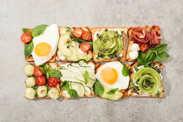 Top View Toasts Vegetables Fried Eggs Prosciutto Textured Surface — Stock Photo, Image