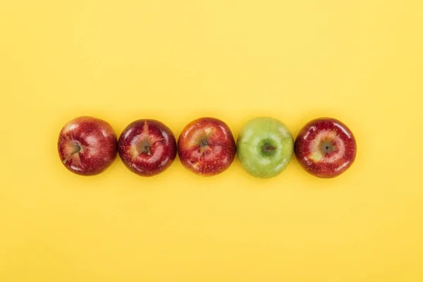 Top View Ripe Fresh Apples Yellow Surface — Stock Photo, Image