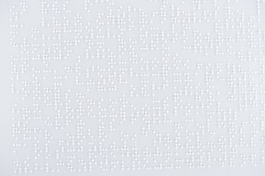 beyaz kağıt üzerine Uluslararası braille kodu içindeki metnin Üstten Görünüm
