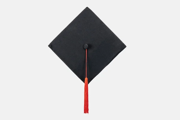 Casquette Académique Noire Avec Pompon Rouge Isolé Sur Blanc — Photo
