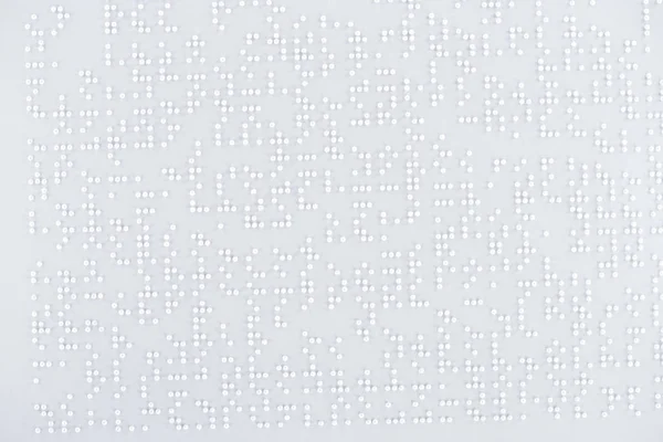 Beyaz Kağıt Üzerine Uluslararası Braille Kodu Içindeki Metnin Üstten Görünüm — Stok fotoğraf
