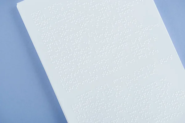 Braille Tekst Wit Papier Geïsoleerd Violet Met Kopie Ruimte — Stockfoto