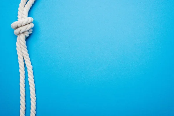 White Long Ropes Sea Knot Isolated Blue — Stock Photo, Image