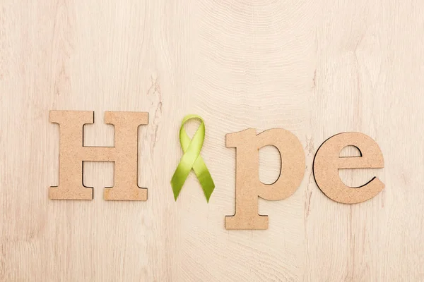 Top View Wooden Word Hope Green Ribbon Wooden Background — Stock Photo, Image