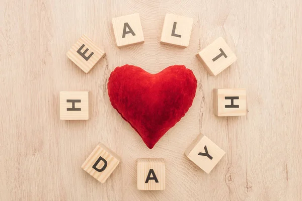Top View Cubes Health Day Lettering Toy Heart Wooden Background — Stock Photo, Image