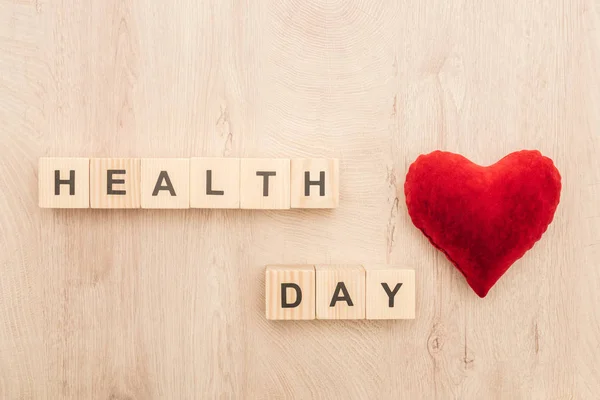 Top View Cubes Health Day Lettering Toy Heart Wooden Background — Stock Photo, Image