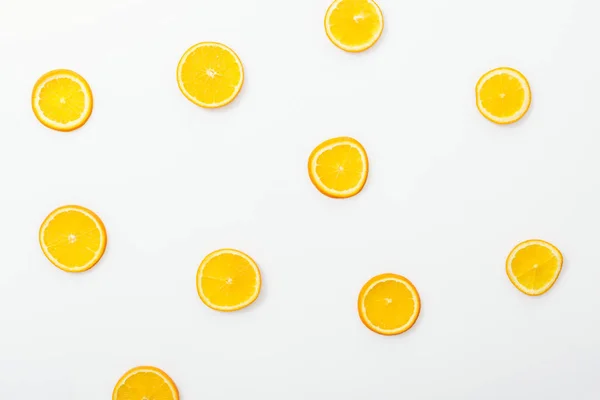 Vue Dessus Des Oranges Coupées Juteuses Sur Surface Blanche — Photo