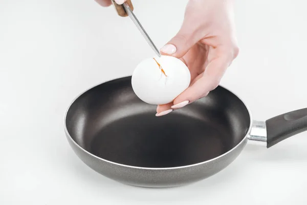 Cropped View Woman Smashing Egg Pan Knife White Background — Stock Photo, Image