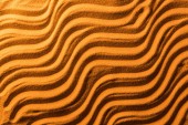 felülnézet a homokos háttérrel sima hullámok és narancssárga színű szűrő