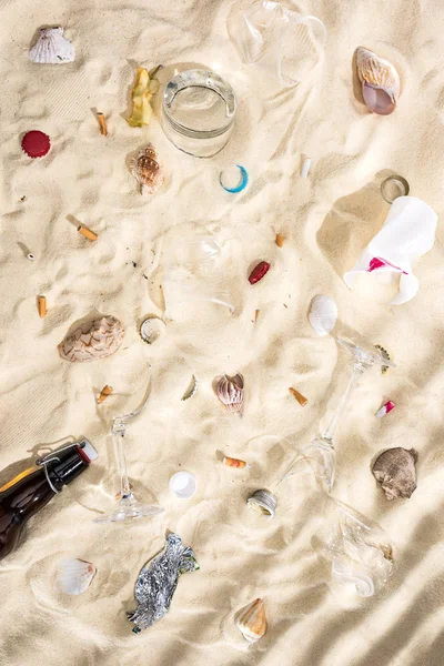 Top View Seashells Glass Bottle Scattered Cigarette Butts Broken Glasses — Stock Photo, Image