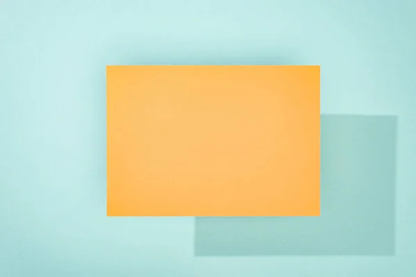 Oranžová Prázdná Karta Prostorem Pro Kopírování Stínem Tyrkysové Pozadí — Stock fotografie
