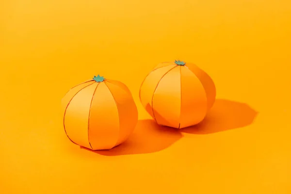 Tangerinas Artesanais Feitas Papel Sobre Laranja Com Sombra — Fotografia de Stock