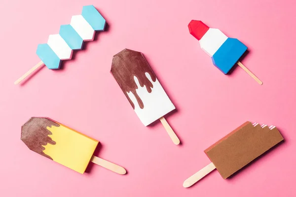 Pembe Çeşitli Yapımı Renkli Origami Dondurma Üst Görünümü — Stok fotoğraf
