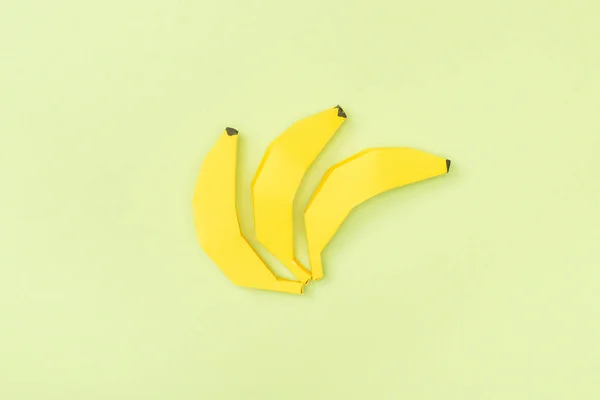Vista Superior Plátanos Papel Amarillo Aislados Verde —  Fotos de Stock