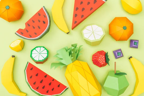 Vista Superior Várias Frutas Origami Coloridas Artesanais Isoladas Verde — Fotografia de Stock