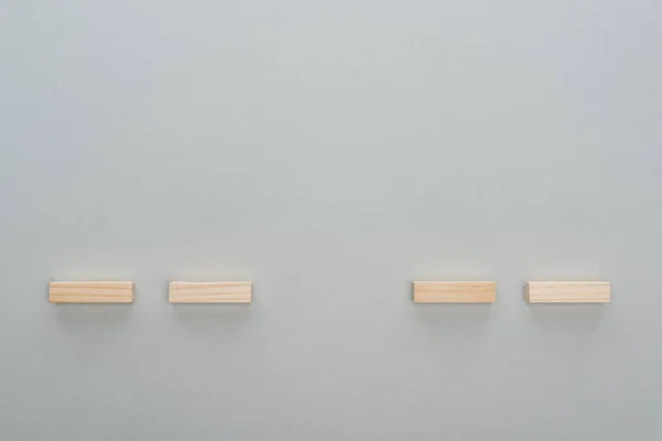 Ansicht Von Holzblöcken Isoliert Auf Grau Mit Kopierraum — Stockfoto