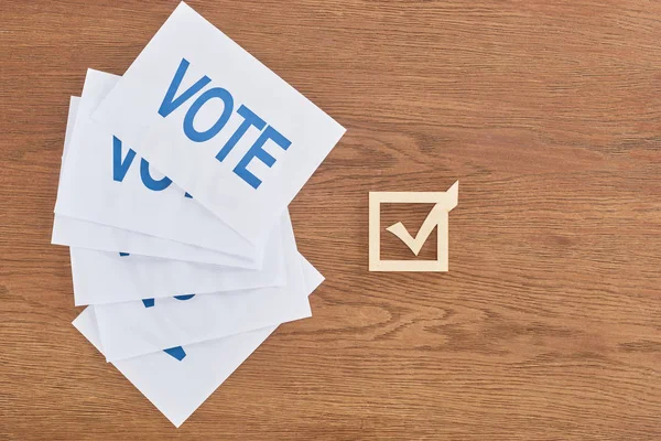 Top View White Cards Vote Lettering Check Mark Wooden Table — Stock Photo, Image