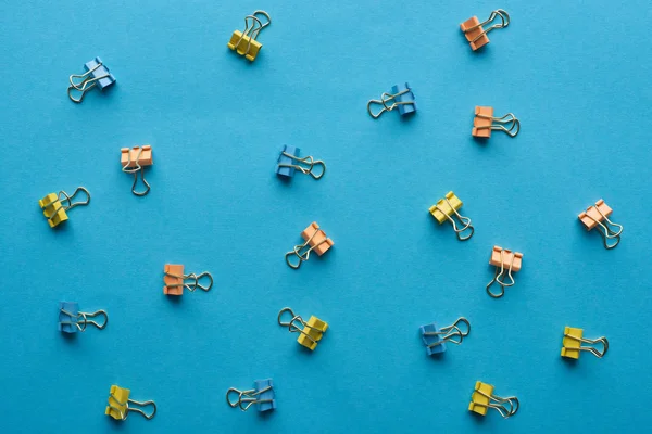 Top View Colorful Paper Clips Isolated Blue — Stock Photo, Image
