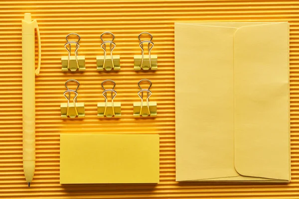 Top View Pen Paper Clips Arranged Office Stationery Supplies Yellow — Stock Photo, Image