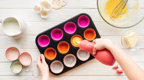 Partial View Woman Pouring Liquid Dough Muffin Mold Table — Stock Photo, Image