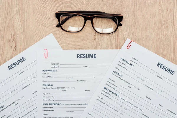 Top View Print Resume Templates Glasses Wooden Table — Stock Photo, Image