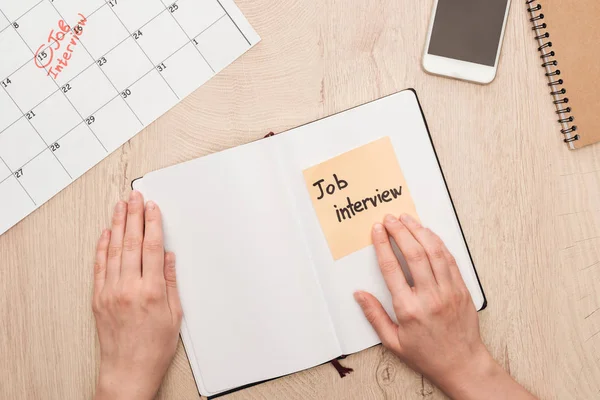 Cropped View Recruiter Holding Notebook Job Interview Lettering Written Sticky — Stock Photo, Image