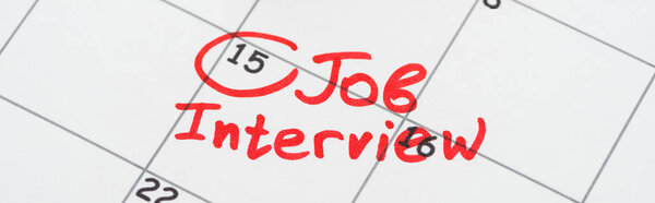 панорамный снимок календаря с красной меткой и надписью на собеседовании
