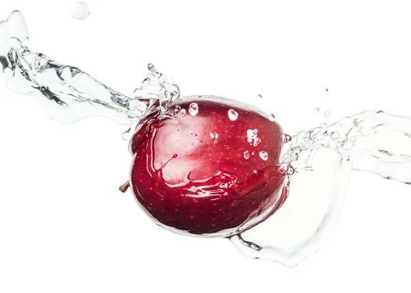 Manzana Roja Madura Entera Salpicadura Agua Clara Con Gotas Aisladas — Foto de Stock