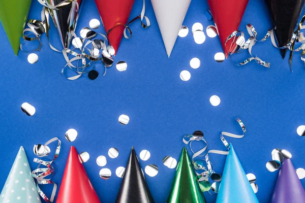 Top View Party Hats Silver Confetti Blue Background — Stock Photo, Image