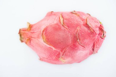 beyaz arka plan üzerinde egzotik bütün olgun pitaya üst görünümü