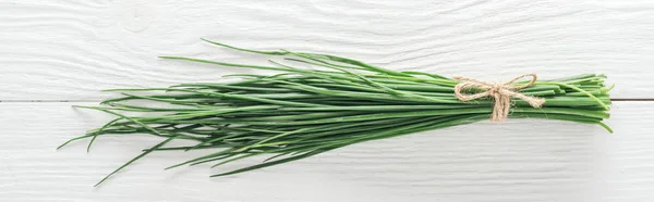 Top View Fresh Green Onion White Wooden Table Panoramic Shot — Stock Photo, Image