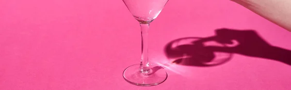 Cropped View Woman Putting Olive Glass Cocktail Pink Background Panoramic — Stock Photo, Image