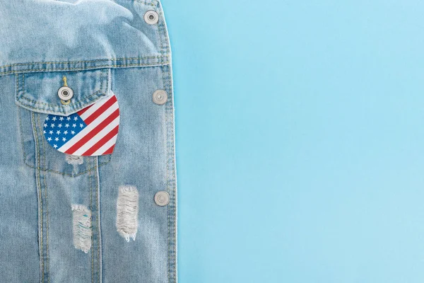 Vue Haut Coeur Papier Coupé Drapeau Américain Sur Veste Denim — Photo