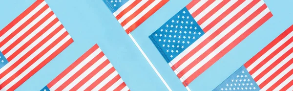 Panoramiczny Strzał Krajowych Flag Usa Niebieskim Tle — Zdjęcie stockowe