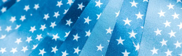 光沢のあるアメリカの旗 パノラマショット上の星のクローズアップビュー — ストック写真