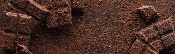 Panoramische Foto Van Stukjes Chocolade Met Vloeibare Chocolade Cacaopoeder Metalen — Stockfoto