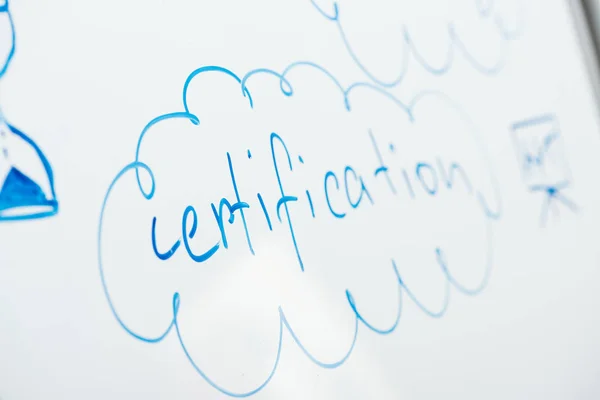 Selectieve Focus Van Woord Certificering Geschreven Witte Flipchart — Stockfoto