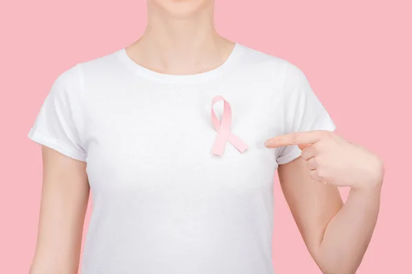 Vedere Parțială Femeii Tricou Alb Îndreptat Degetul Spre Semnul Cancerului — Fotografie, imagine de stoc