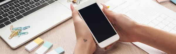 Cropped View Woman Holding Smartphone Hands Wooden Table Laptop Planners — Stock Photo, Image