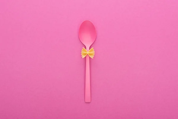 Uncooked Farfalle Pasta Plastic Spoon Isolated Pink — Stock Photo, Image