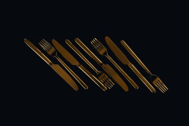 siyah izole metal çatal düz yatıyordu