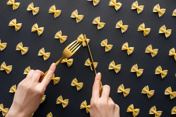 Cropped View Woman Holding Yellow Fork Cutting Farfalle Pasta Knife — Stock Photo, Image