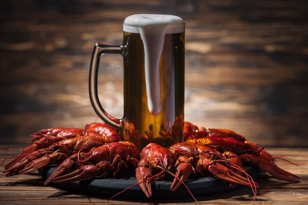 Glass Beer Foam Plate Red Lobsters Wooden Surface — Stock Photo, Image